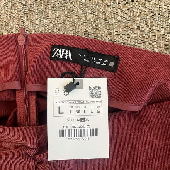 ❣️🆕ZARA Burgundy Corduroy Ruched Front&Side Mini Skirt❣️ - Picture 7 of 9